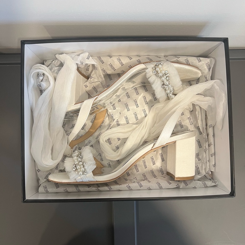 Badgley Mischka Tana Womens Satin Slip On Pumps